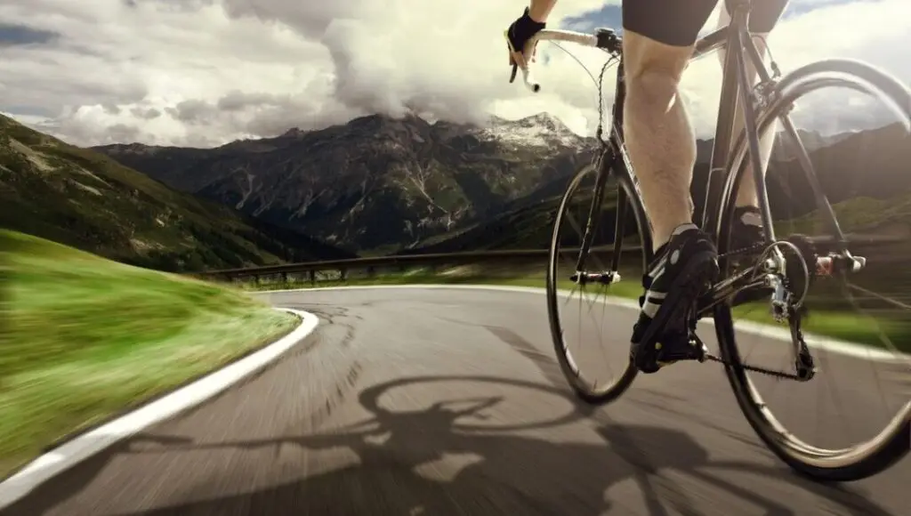 Cycliste alpes