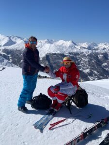 Simon Billy et le maire de Vars sur les hauteurs de la station de Vars